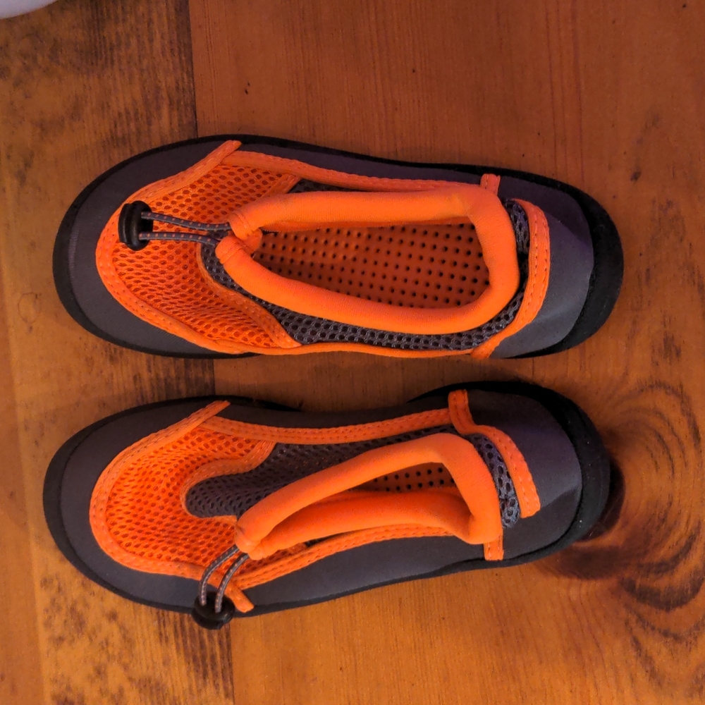 ⭐️FREE W/ PURCHASE! Kids Water Shoes